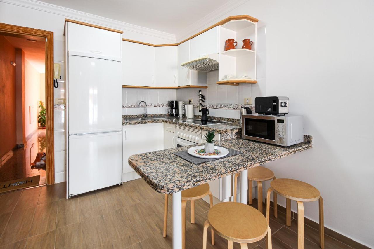 Beautiful Renovated Apartment With Air Conditioning Just Steps From The Sea In Playa San Juan Exteriör bild