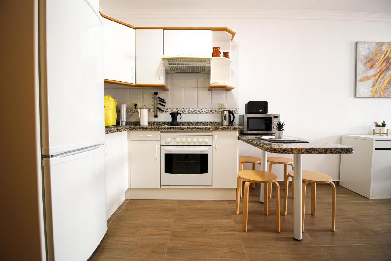 Beautiful Renovated Apartment With Air Conditioning Just Steps From The Sea In Playa San Juan Exteriör bild