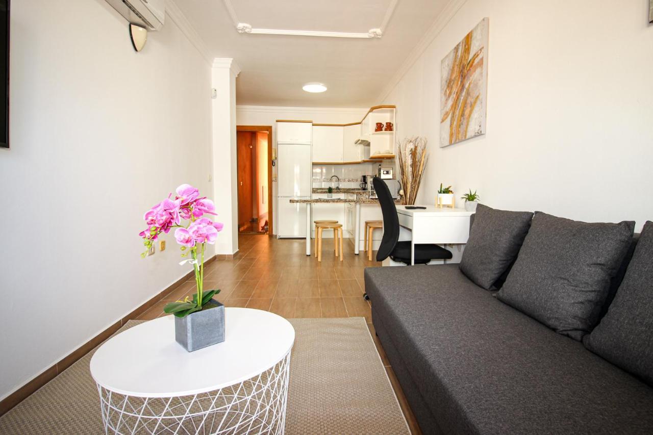 Beautiful Renovated Apartment With Air Conditioning Just Steps From The Sea In Playa San Juan Exteriör bild