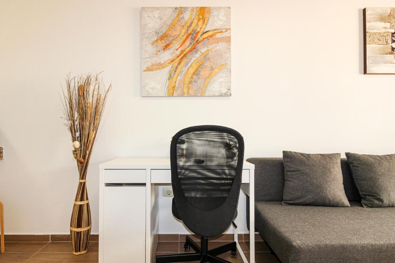 Beautiful Renovated Apartment With Air Conditioning Just Steps From The Sea In Playa San Juan Exteriör bild