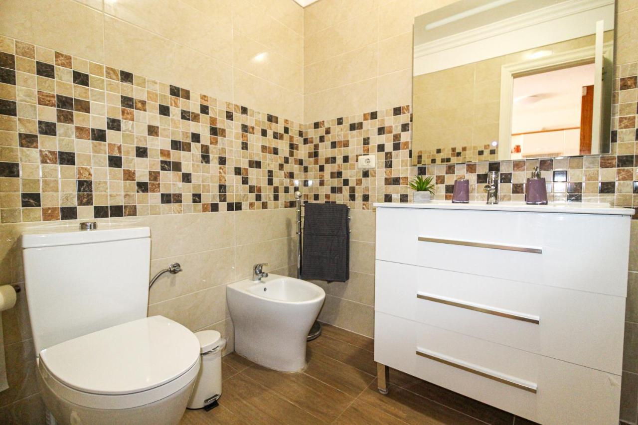 Beautiful Renovated Apartment With Air Conditioning Just Steps From The Sea In Playa San Juan Exteriör bild