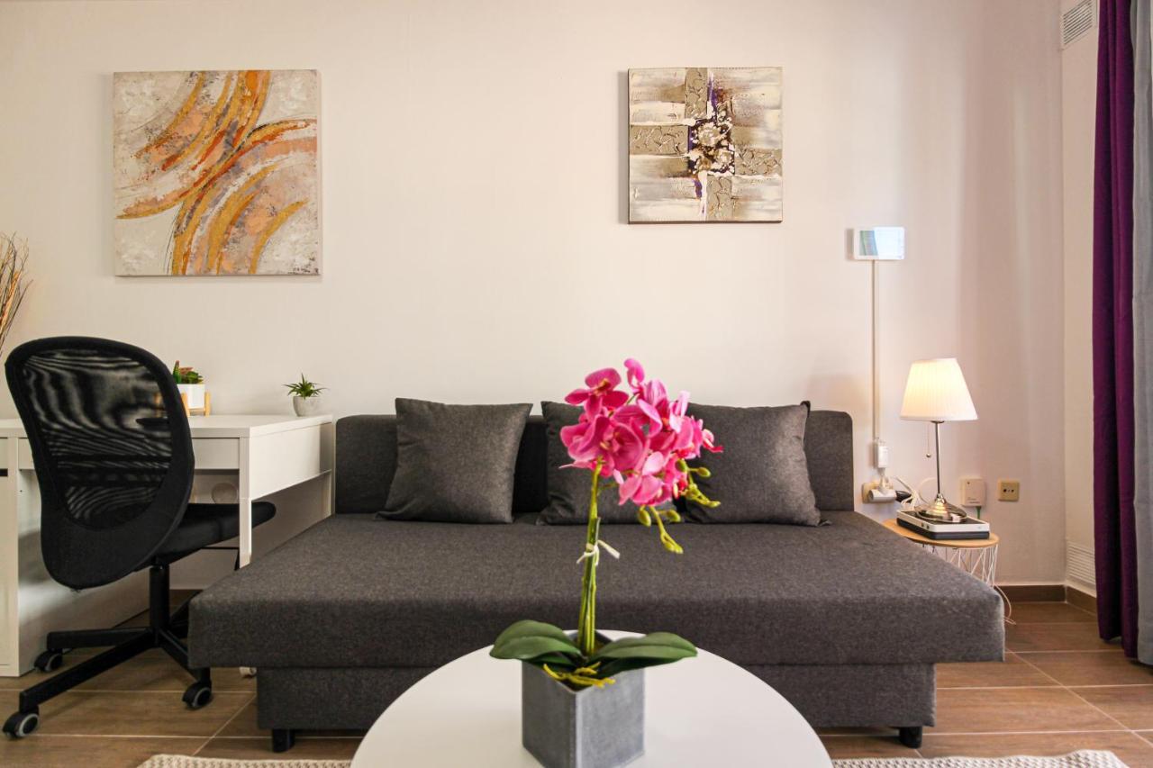 Beautiful Renovated Apartment With Air Conditioning Just Steps From The Sea In Playa San Juan Exteriör bild