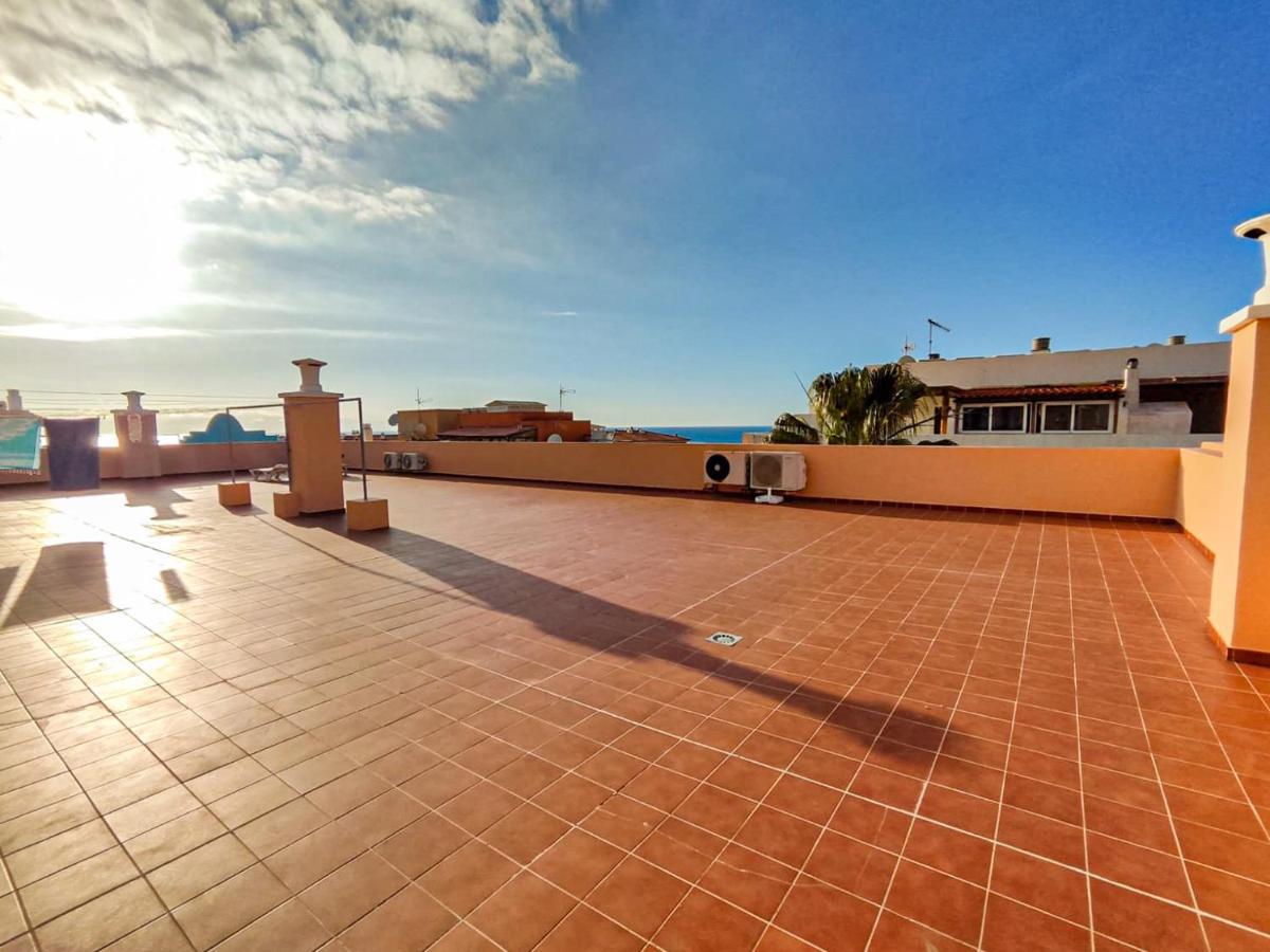 Beautiful Renovated Apartment With Air Conditioning Just Steps From The Sea In Playa San Juan Exteriör bild
