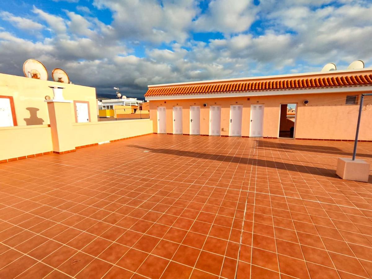 Beautiful Renovated Apartment With Air Conditioning Just Steps From The Sea In Playa San Juan Exteriör bild